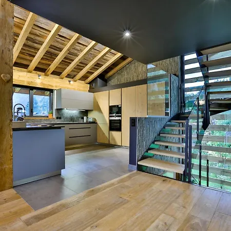 Chalet Black Squirrel *
