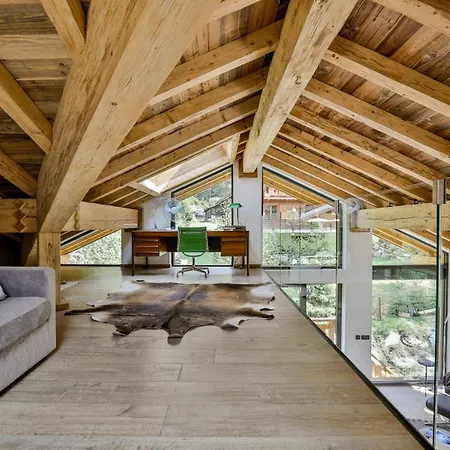 Chalet Black Squirrel Chamonix